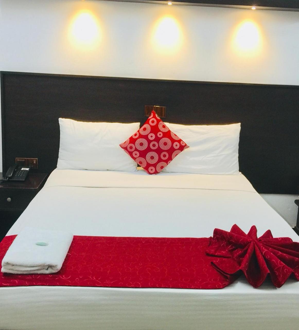 Hotel Nelly Vavuniya Eksteriør billede